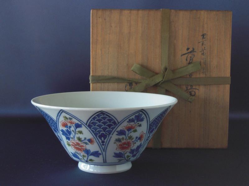 Kashiki with design of peonies by the 2nd Tozan Ito, Kyoto porcelain