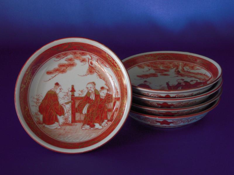 Set of five small plate with design of the two wise men and China child, Kutani porcelain