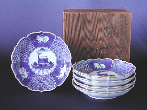 Set of five small plate with design of rabits and boat by the 1st Chikusen Miura, Kyoto porcelain