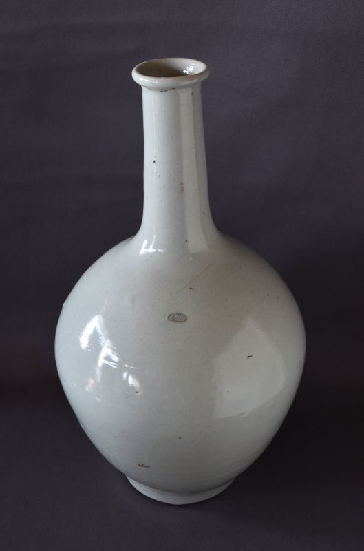 Large Sake bottle of white porcelain, Old Imari porcelain