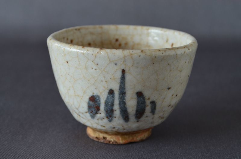 Tea cup with design of grass, Old Shino Pottery (L)