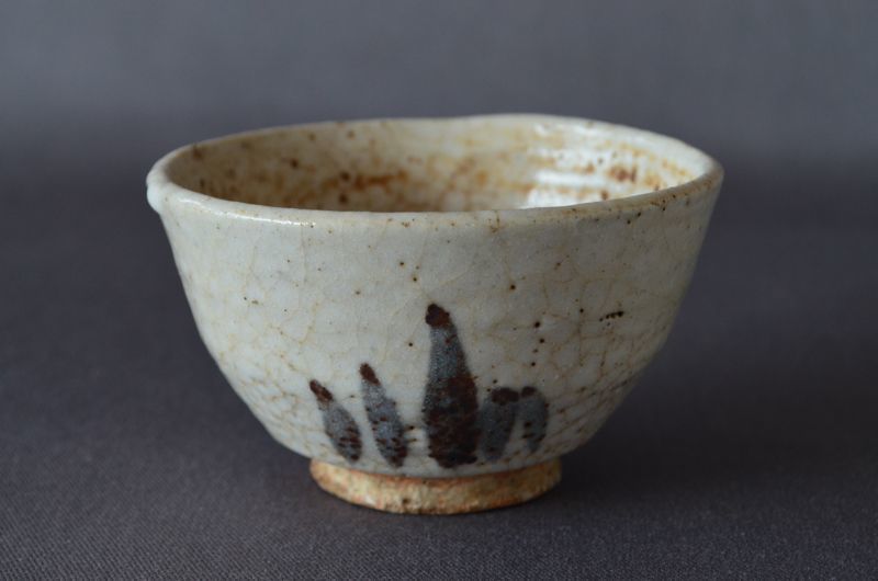 Tea cup with design of grass, Old Shino Pottery (S)