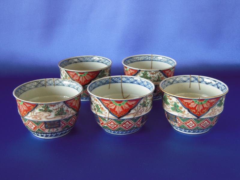 Set of five Mukozuke (cups) with design of pine tree, bamboo and plum, Old Imari porcelain
