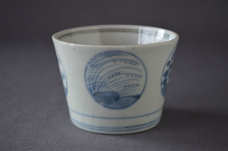 Soba soup cup with round design, Old Imari porcelain