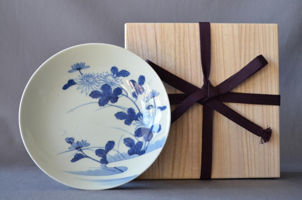 Small plate with design of chrysanthemum, Blue Nabeshima Style, Old Imari porcelain