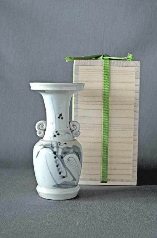 Vase for the Buddhist altar with design of flower, Saza Ichinose porcelain