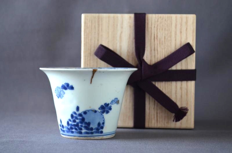 Soba soup cup with design of cherry blossom, young leaves and crystal snow, Old Imari porcelain