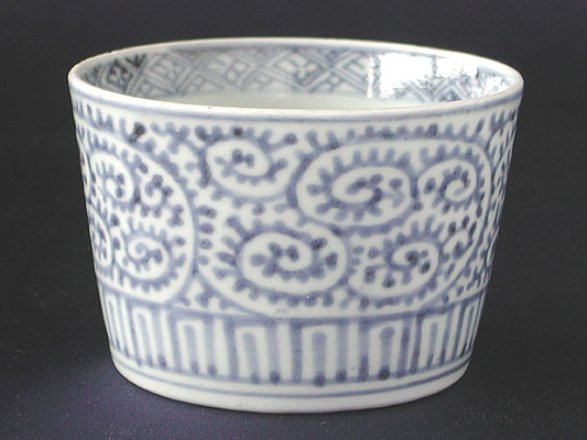 Soba soup cup with arabesque pattern, Old Imari porcelain